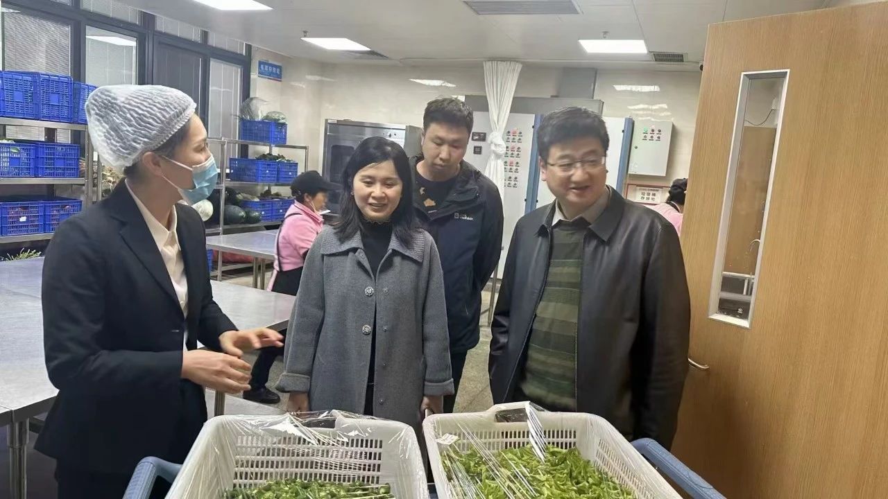 重庆儿童医院食品宁静强化行动：副院长陈大鹏带队检查，确保饮食宁静